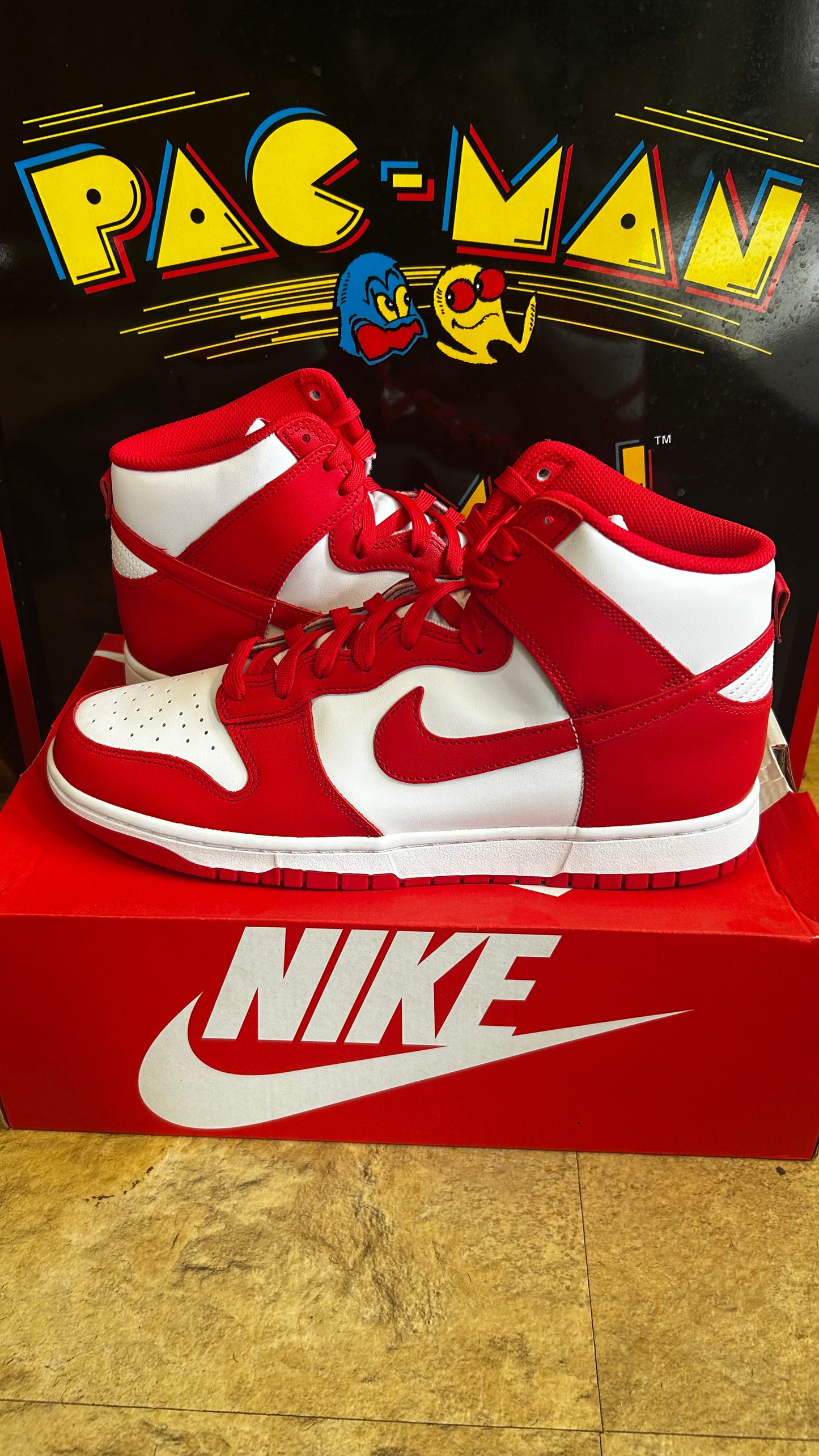 Nike Dunk High
Championship White Red